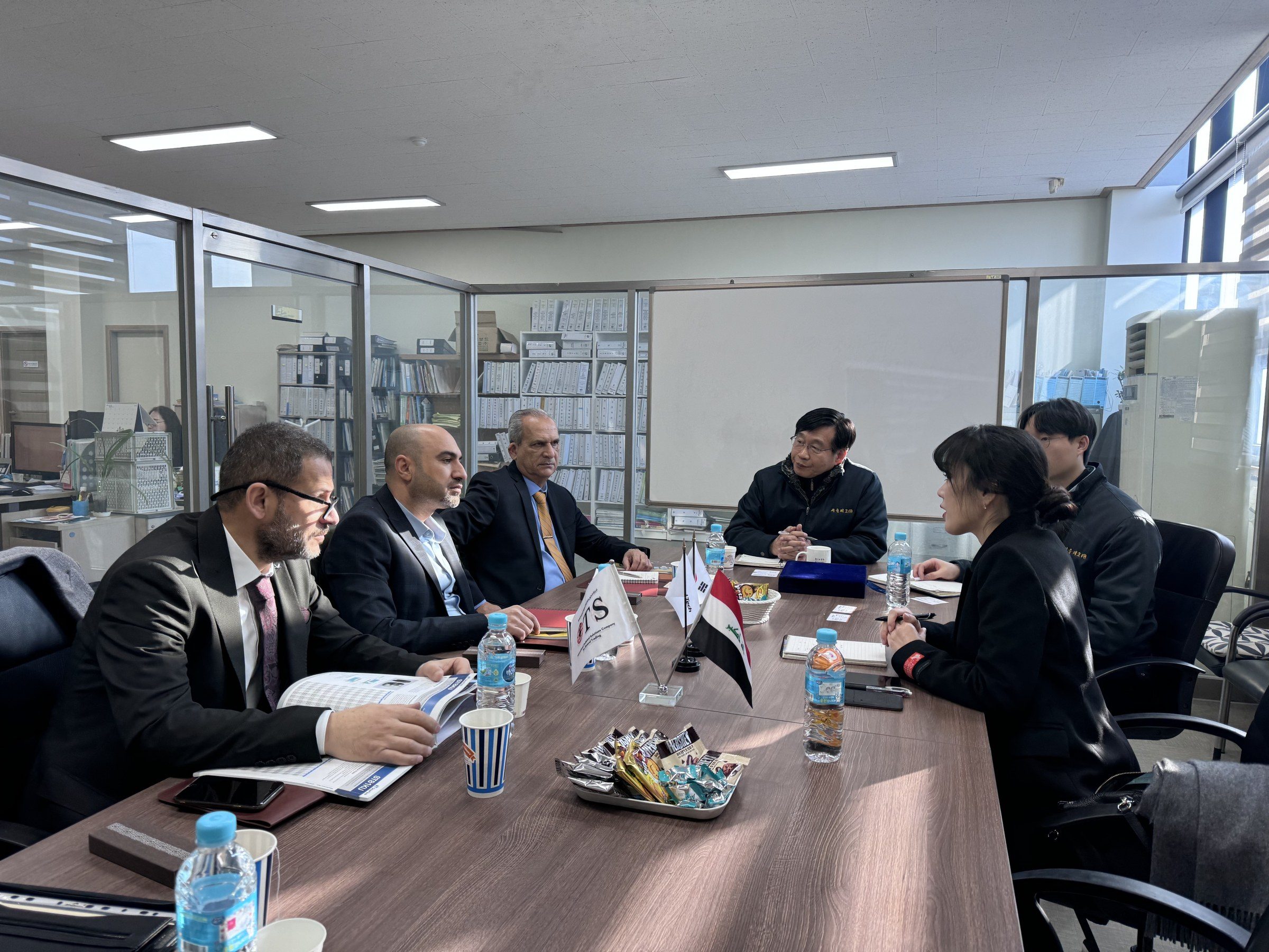 The North Gas Company engineers and Farooq Mahmood Al Obaidi in a technical meeting with the Seoul Tech team.